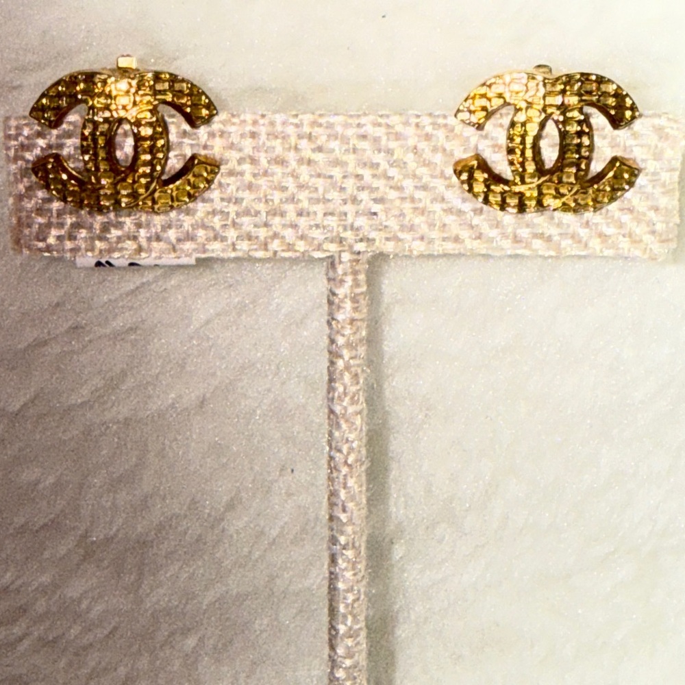 SOLD SOLD CHANEL Gold Clip-On Earrings